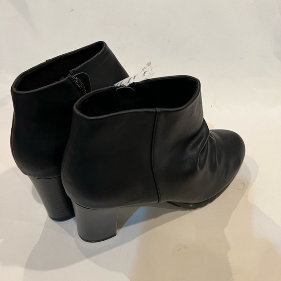 Easy Street Women's Breena Ankle Bootie - Picture 5 of 16